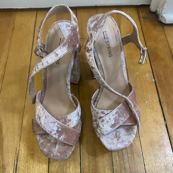 Call it Spring pink velvet platform sandals - Picture 3 of 3